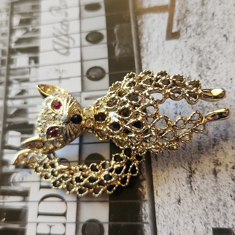 vintage cat brooch